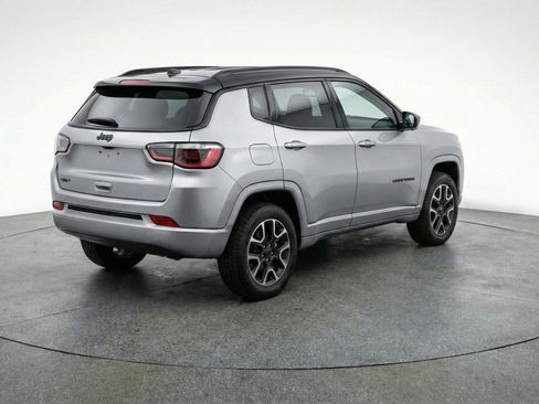 Used 2025 Jeep Compass Trailhawk image 7