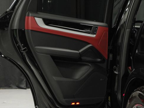 Certified 2024 Porsche Cayenne S AWD/4WD image 13