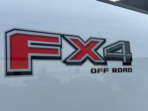 New 2026 Ford F250 XLT w/ FX4 Off-Road Package AWD/4WD image 12