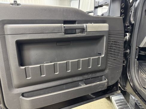 Used 2014 Ford F250 Lariat w/ Chrome Package image 9