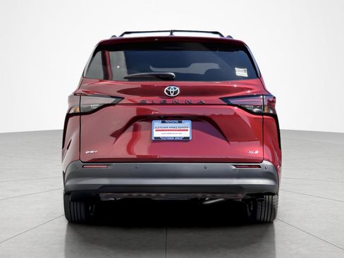 New 2026 Toyota Sienna XLE image 4