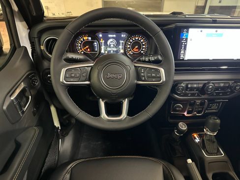 New 2026 Jeep Wrangler Unlimited Sahara AWD/4WD image 13