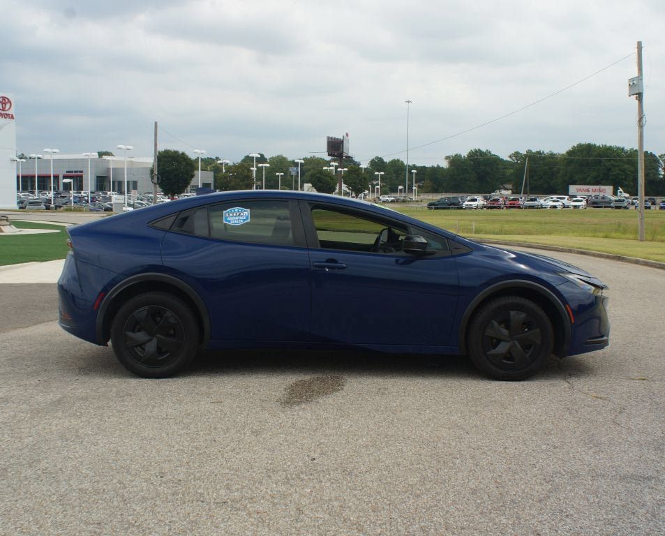 Used 2023 Toyota Prius LE FWD image 19
