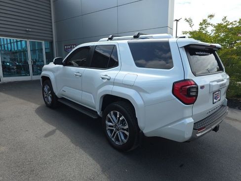 Used 2025 Toyota 4Runner Limited AWD/4WD image 9