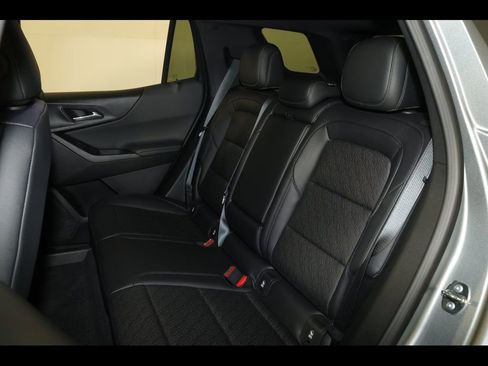 New 2026 Chevrolet Equinox LT w/ Convenience Package II FWD image 24