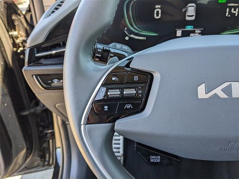 Certified 2024 Kia Niro EX Touring image 31