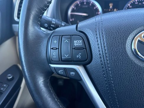 Used 2015 Toyota Highlander Limited image 23