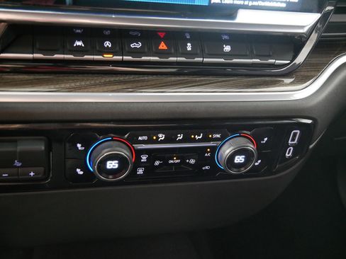 Used 2022 Chevrolet Silverado 1500 LT AWD/4WD image 23