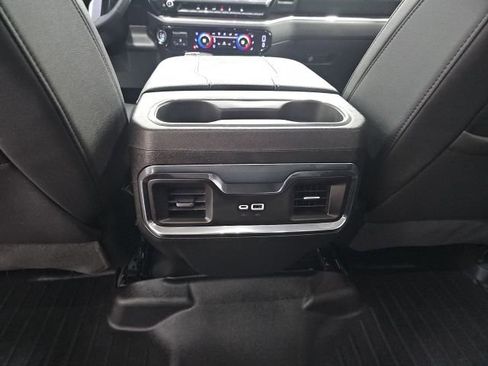 Used 2024 GMC Sierra 1500 SLT w/ SLT Convenience Package AWD/4WD image 31