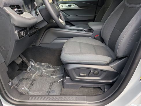 New 2026 Ford Explorer Active image 11