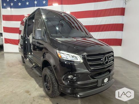 Used 2023 Mercedes-Benz Sprinter 2500 image 39