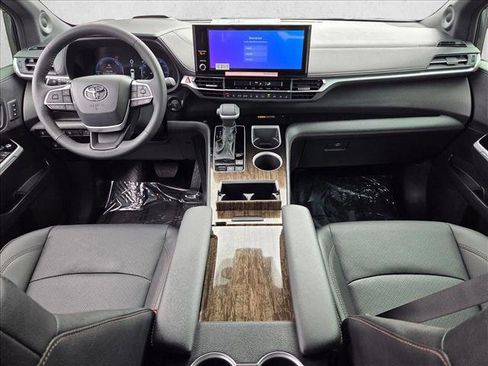 Certified 2025 Toyota Sienna Platinum image 16