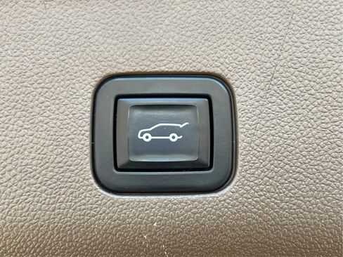 Used 2020 Toyota Tacoma SR5 AWD/4WD image 36