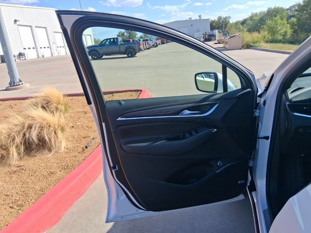 Used 2024 Buick Enclave Avenir w/ Trailering Package, 5000 lbs. FWD image 9