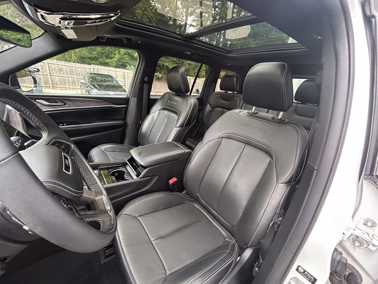Used 2023 Jeep Grand Cherokee Overland AWD/4WD image 13