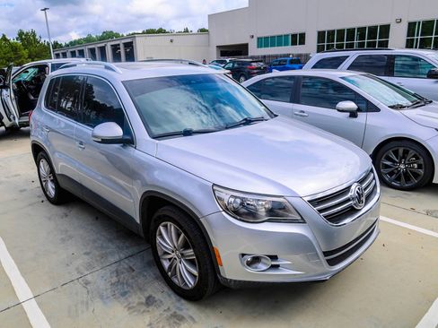 Used 2009 Volkswagen Tiguan SEL FWD image 2