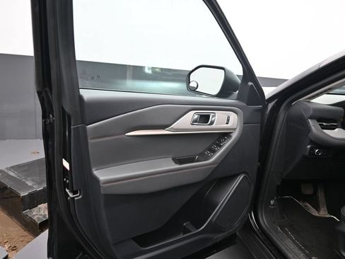 Used 2025 Ford Explorer Active w/ Active Comfort Package AWD/4WD image 18