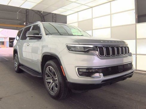 Used 2024 Jeep Wagoneer 4WD w/ Premium Group I image 4