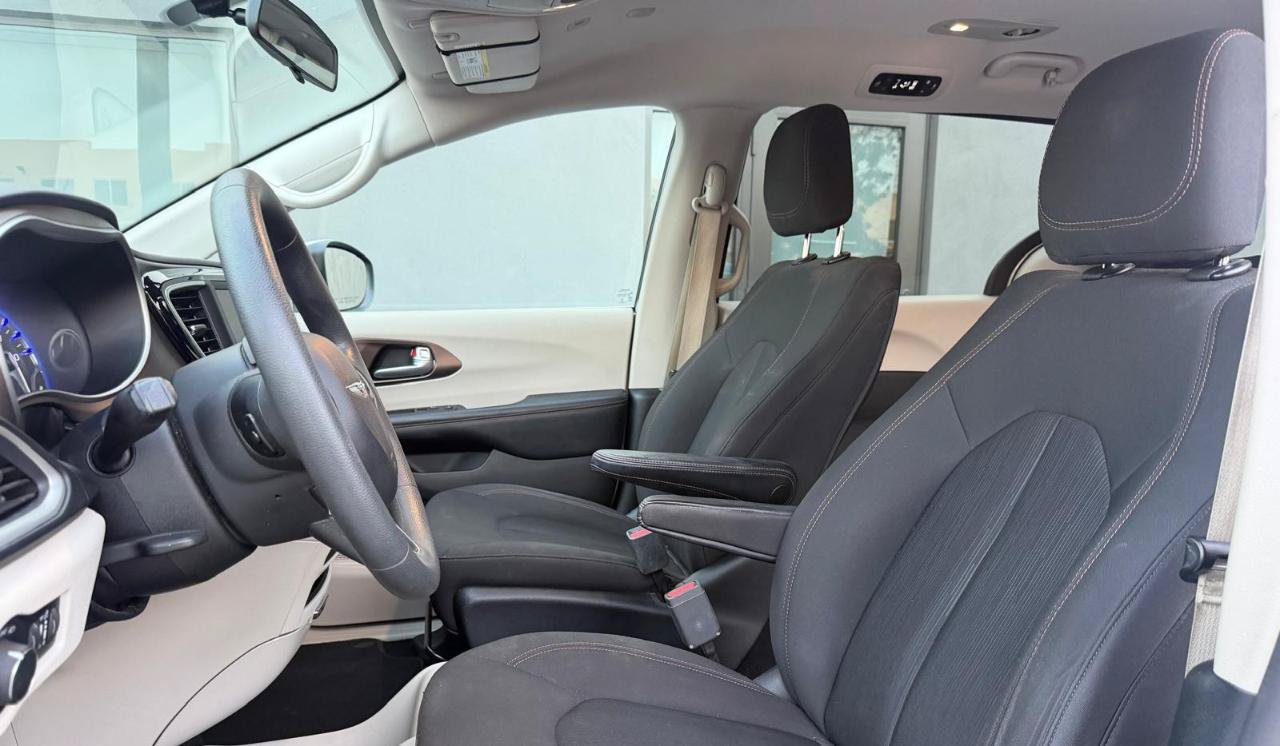 Used 2018 Chrysler Pacifica LX FWD image 13