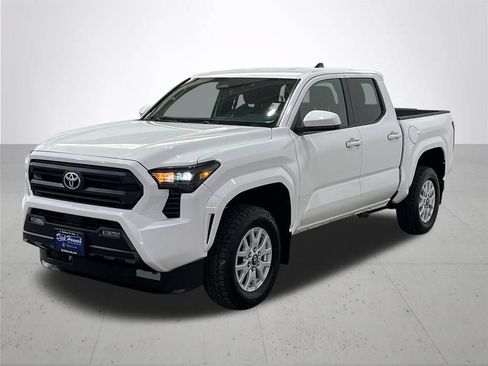 Used 2024 Toyota Tacoma SR5 AWD/4WD image 2