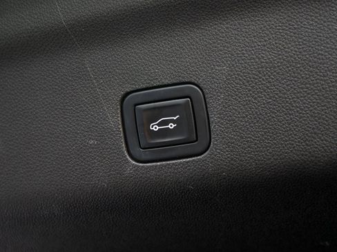 Used 2021 Chevrolet Suburban Z71 w/ Z71 Off-Road Package image 39