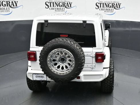 Used 2022 Jeep Wrangler Unlimited Sahara AWD/4WD image 23