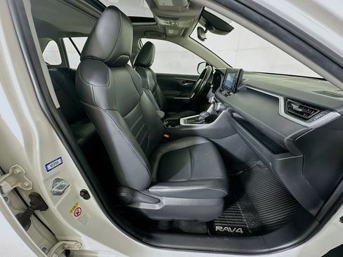 Used 2019 Toyota RAV4 XLE Premium image 34