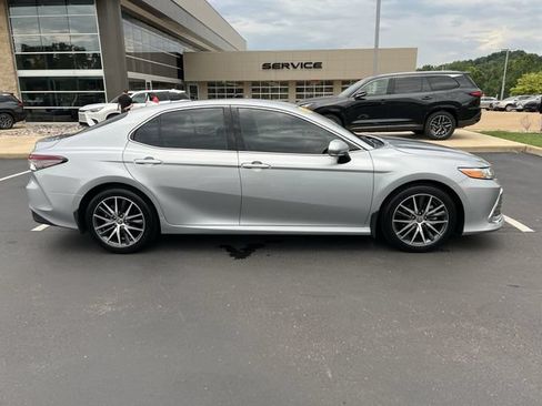 Used 2024 Toyota Camry XLE FWD image 2