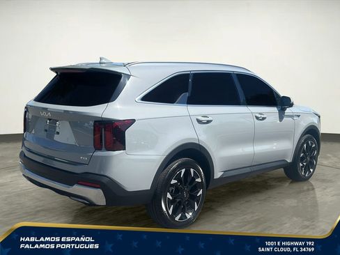 Used 2025 Kia Sorento EX w/ Panoramic Sunroof Package AWD/4WD image 6