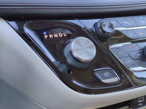 Used 2017 Chrysler Pacifica Limited w/ UConnect Theater Package image 42