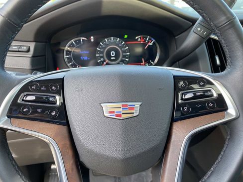 Used 2017 Cadillac Escalade ESV Premium Luxury AWD/4WD image 18