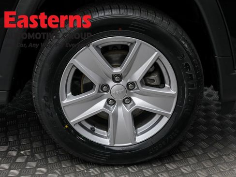 Used 2022 Jeep Compass Latitude w/ Sun and Sound Group image 30