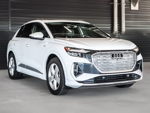 Used 2024 Audi Q4 e-tron Premium Plus w/ Premium Plus image 11