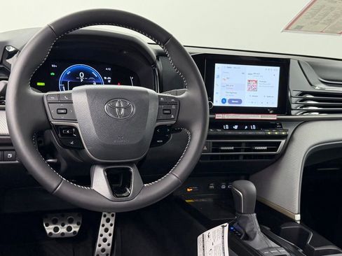 Used 2026 Toyota Camry SE FWD image 34