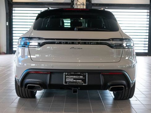 Certified 2025 Porsche Macan AWD/4WD image 9