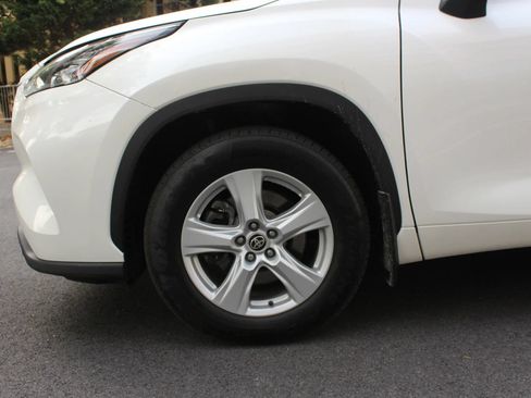 Used 2020 Toyota Highlander L AWD/4WD image 11