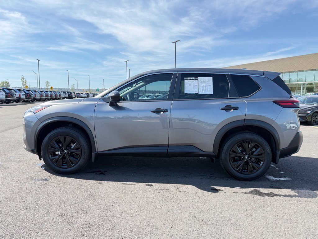 Used 2023 Nissan Rogue SV FWD image 9