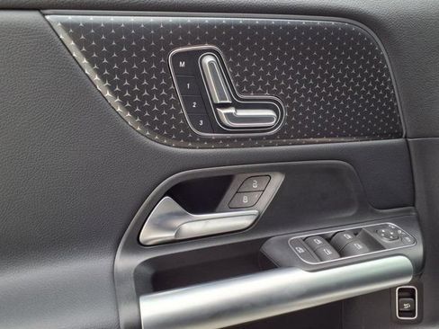 Used 2025 Mercedes-Benz GLA 250 image 13