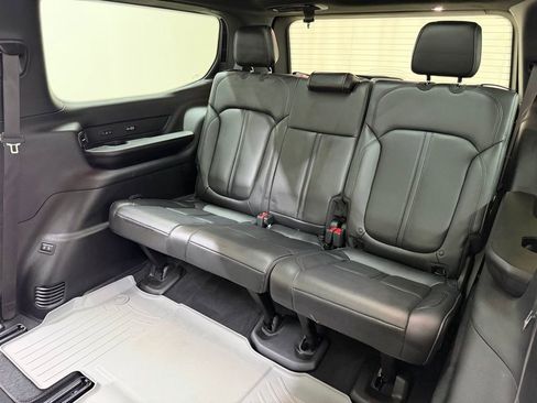 Used 2022 Jeep Wagoneer Series III w/ Premium Group I image 16