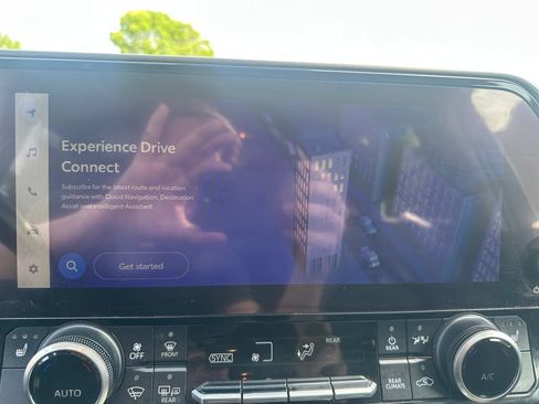 Used 2023 Toyota Highlander XLE AWD/4WD image 17