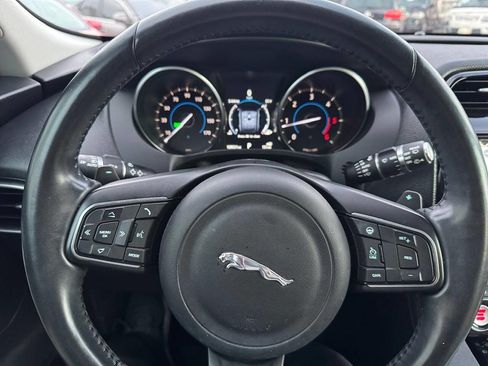 Used 2017 Jaguar F-PACE Premium image 15