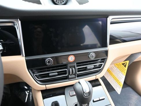 New 2026 Porsche Macan image 25