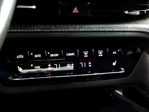 Used 2023 Buick Envision Essence w/ Sport Touring Package image 22