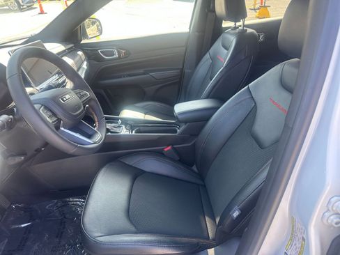 Used 2025 Jeep Compass Trailhawk image 25