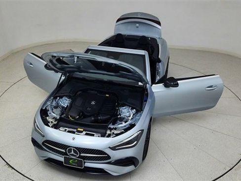 Used 2025 Mercedes-Benz CLE 300 4MATIC Cabriolet image 86
