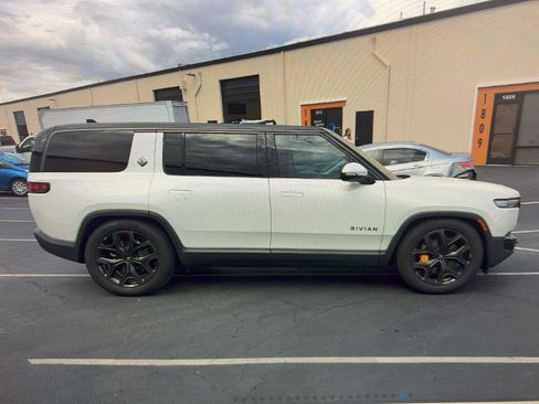 Used 2025 Rivian R1S Premium AWD/4WD image 15