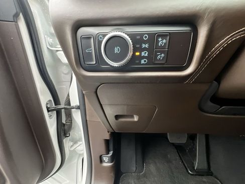 Used 2023 Ford Explorer King Ranch w/ Technology Package image 18