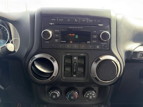 Used 2017 Jeep Wrangler Unlimited Sport w/ Connectivity Group image 29