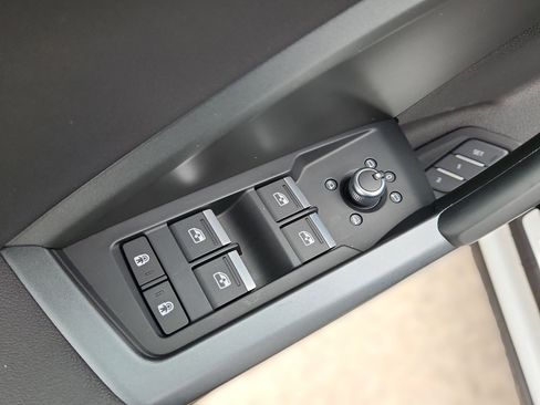 Used 2025 Audi Q3 2.0T Premium w/ Convenience Package image 23