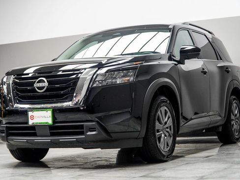 Used 2025 Nissan Pathfinder SV AWD/4WD image 8